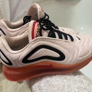 Women’s air max 270 
Sz 6.5. NWOT